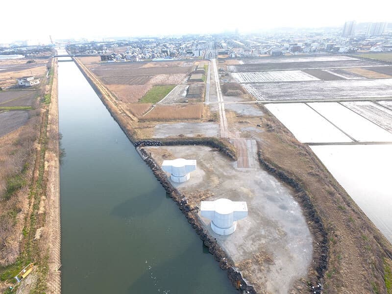 川と土のある風景の空撮写真